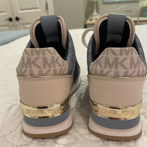 Michael Kors trainers in navy - Picture 4 of 7